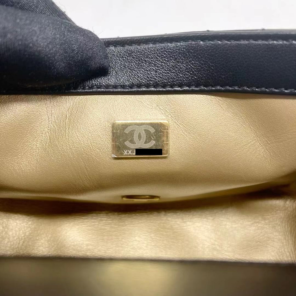 CHANEL 21B PEARL CRUSH MINI SQUARE FLAP BAG BLACK GHW