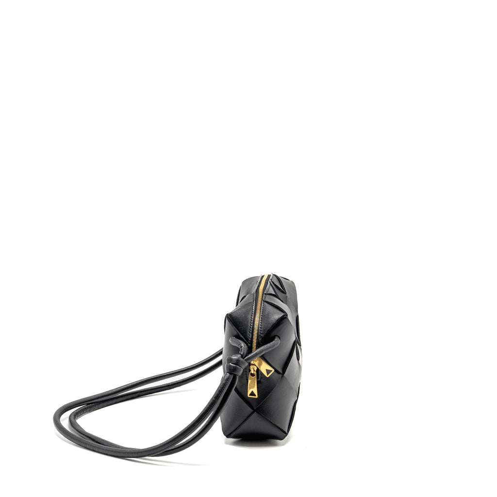 BOTTEGA VENETA CASSETTE CAMERA BAG SMOOTH INTRECCIO LEATHER BLACK GHW