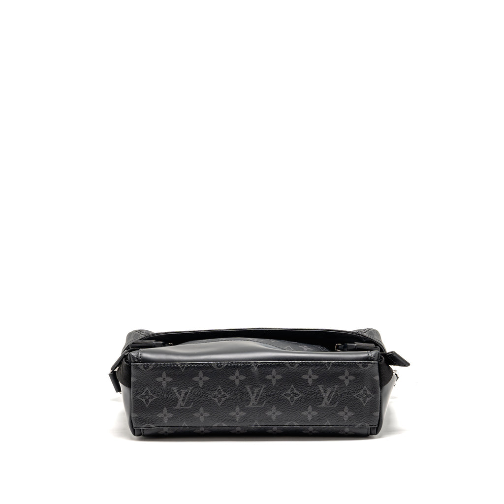 LOUIS VUITTON MESSENGER VOYAGER PM MONOGRAM ECLIPSE BLACK SHW