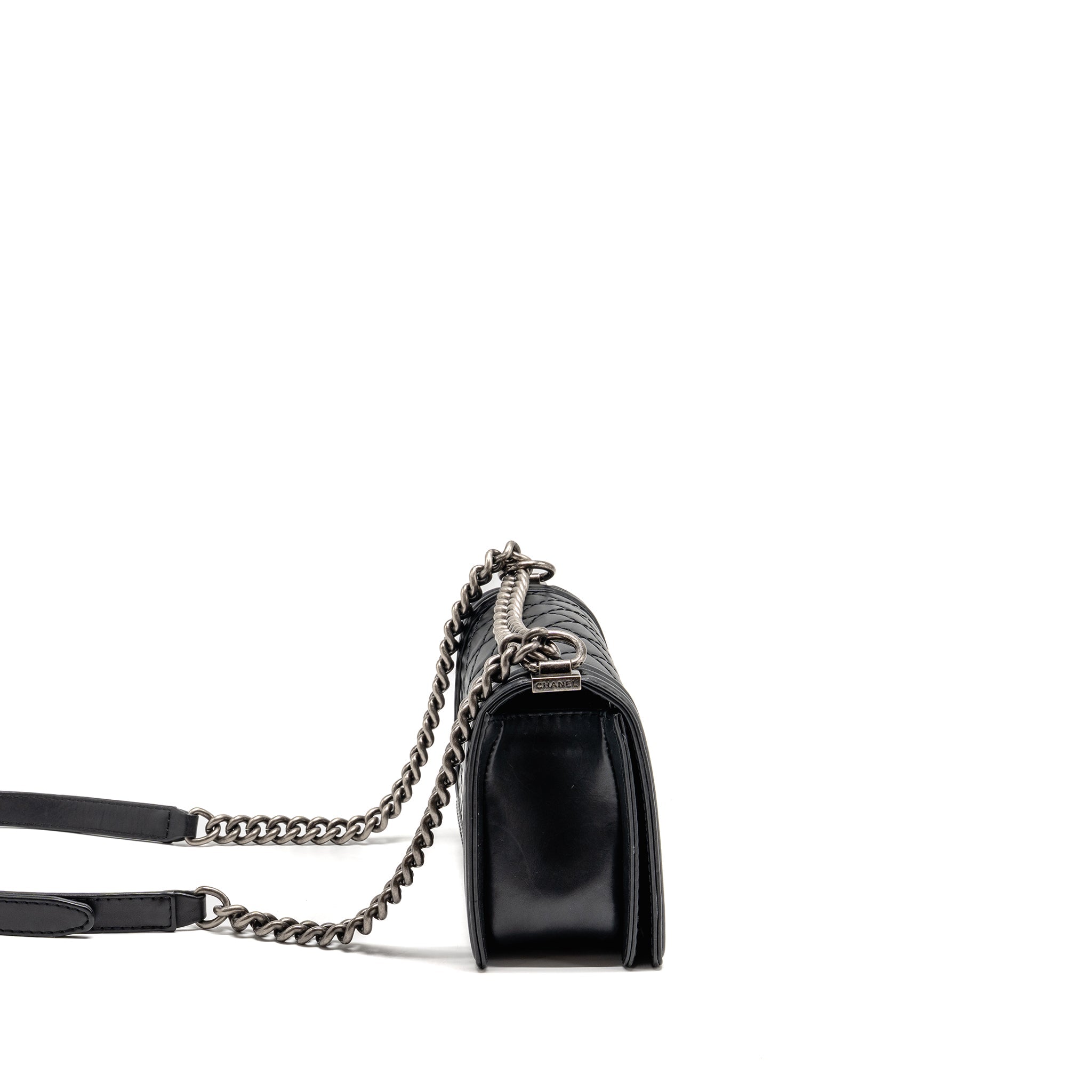 CHANEL MEDIUM BOY BAG CALFSKIN BLACK RUTHENIUM SHW