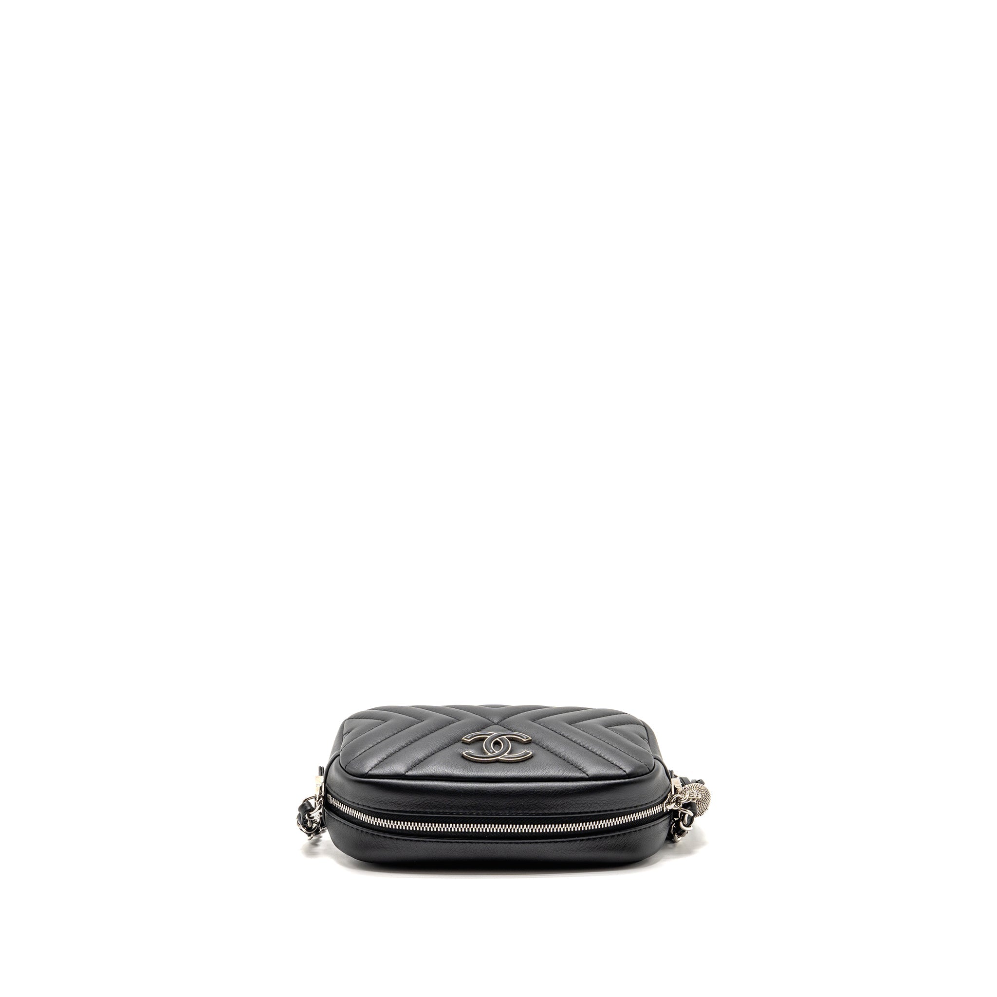 CHANEL DIAGONAL CHEVRON CAMERA BAG WITH DETAILED TASSEL CALFSKIN BLACK SHW