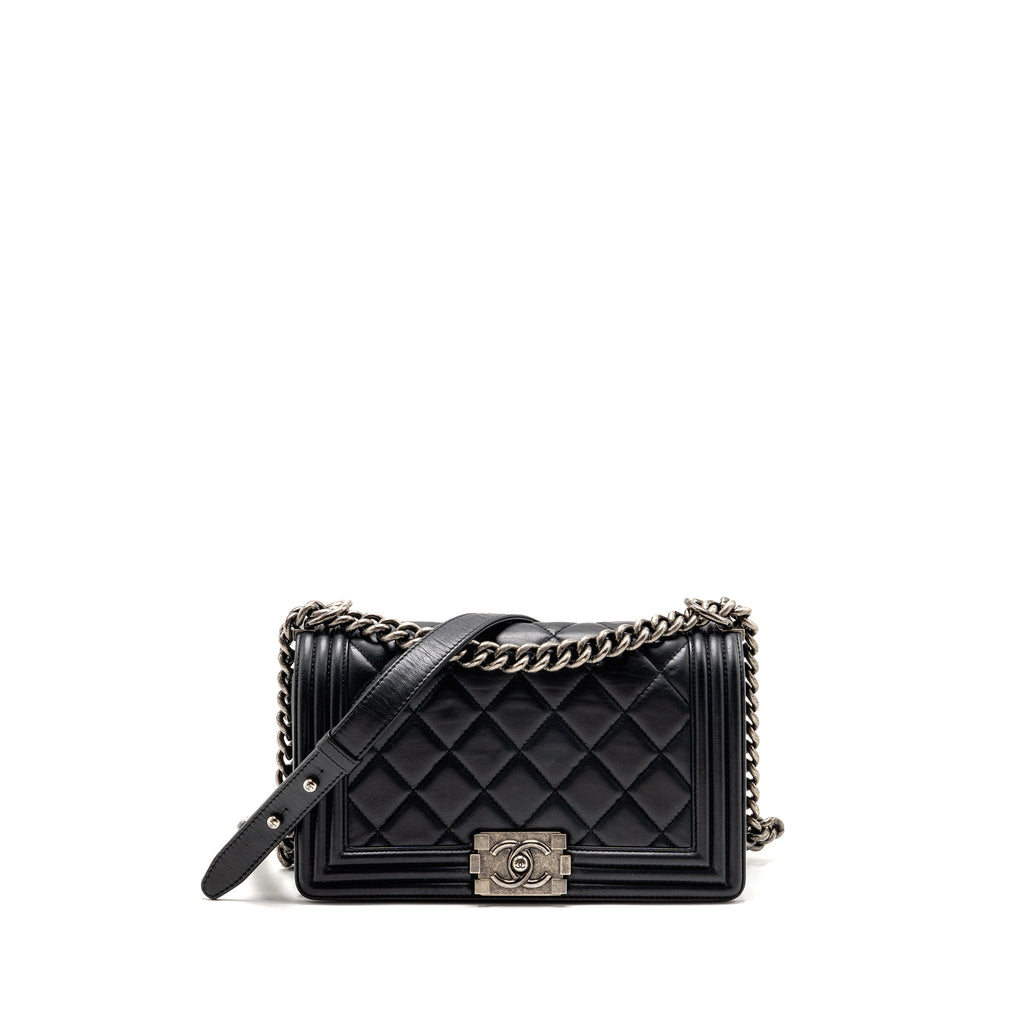 CHANEL MEDIUM BOY BAG CALFSKIN BLACK RUTHENIUM HARDWARE