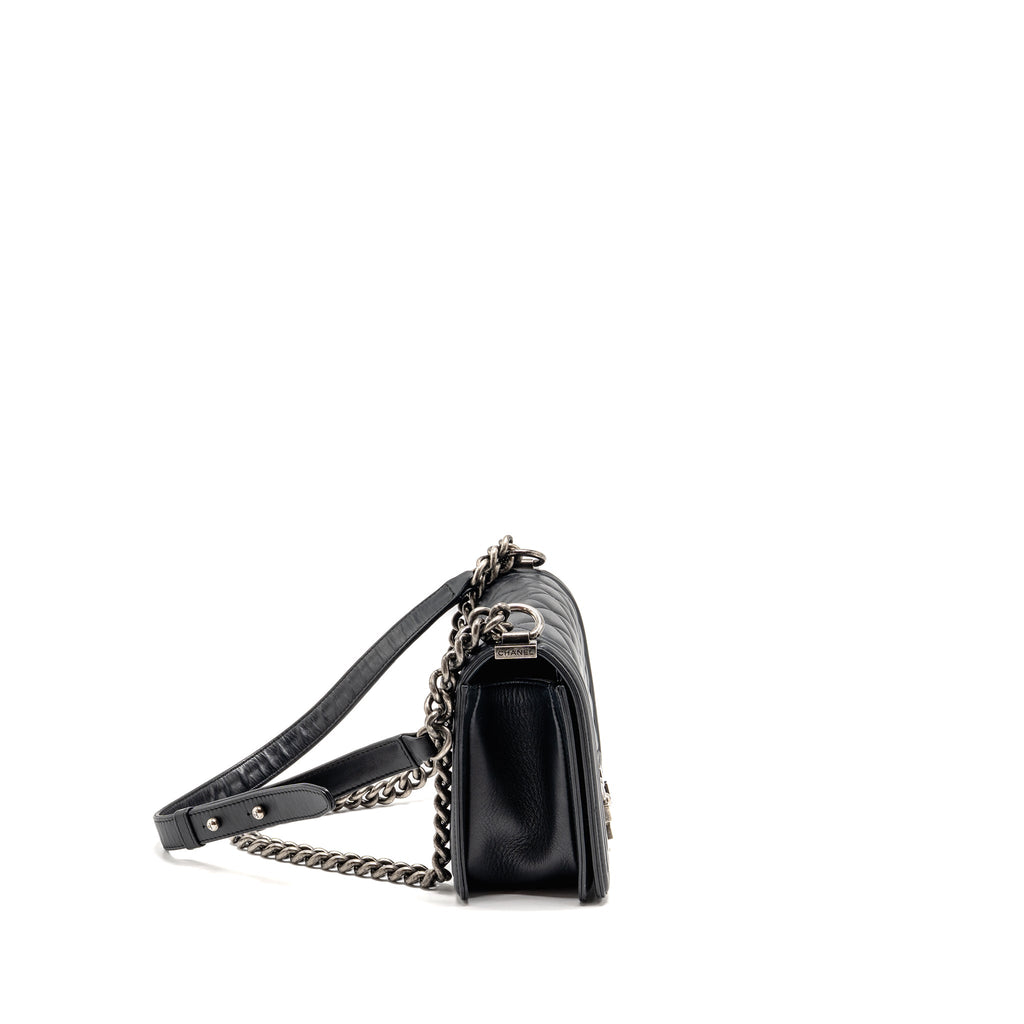 CHANEL MEDIUM BOY BAG CALFSKIN BLACK RUTHENIUM HARDWARE