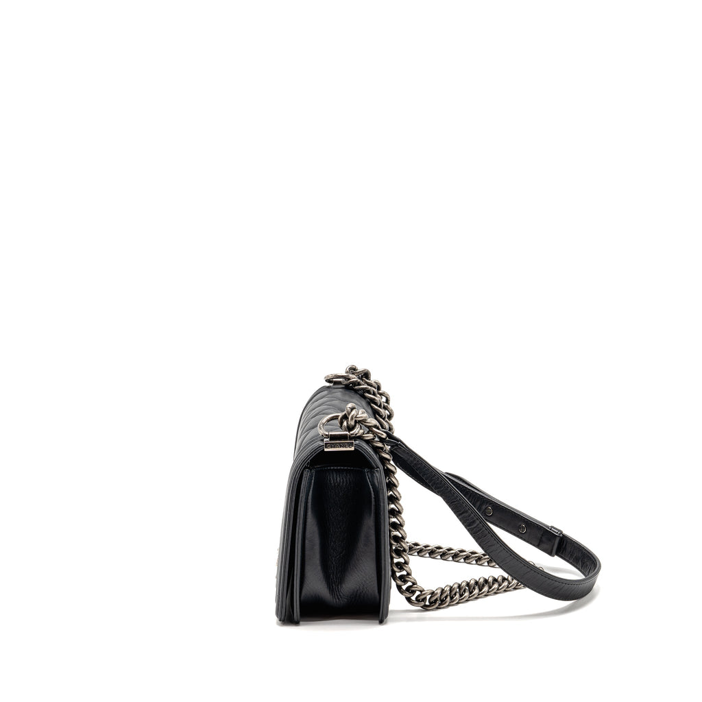 CHANEL MEDIUM BOY BAG CALFSKIN BLACK RUTHENIUM HARDWARE