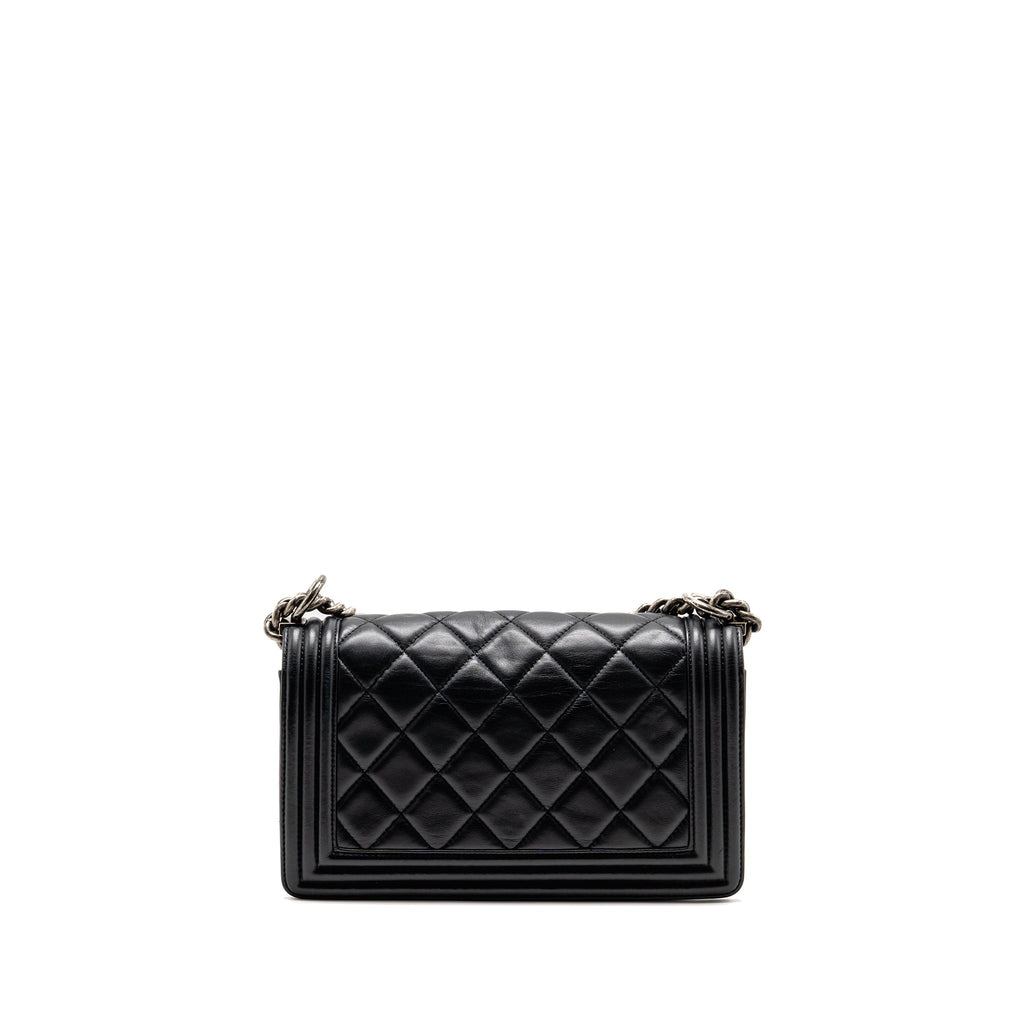 CHANEL MEDIUM BOY BAG CALFSKIN BLACK RUTHENIUM HARDWARE