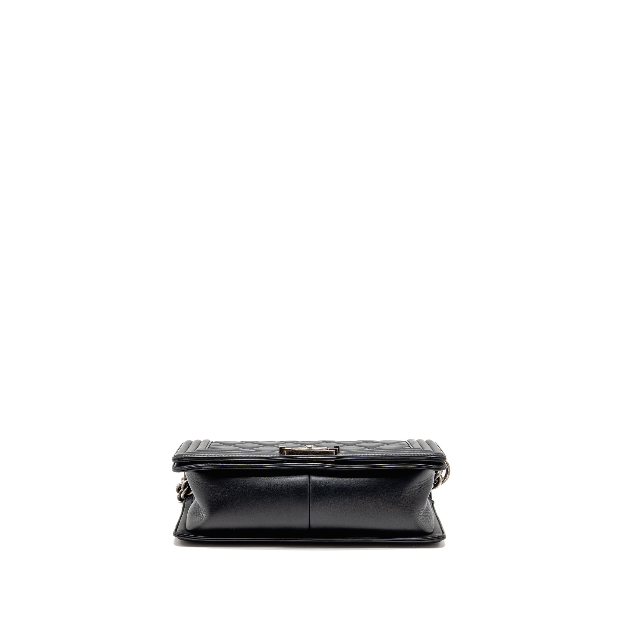 CHANEL MEDIUM BOY BAG CALFSKIN BLACK RUTHENIUM HARDWARE