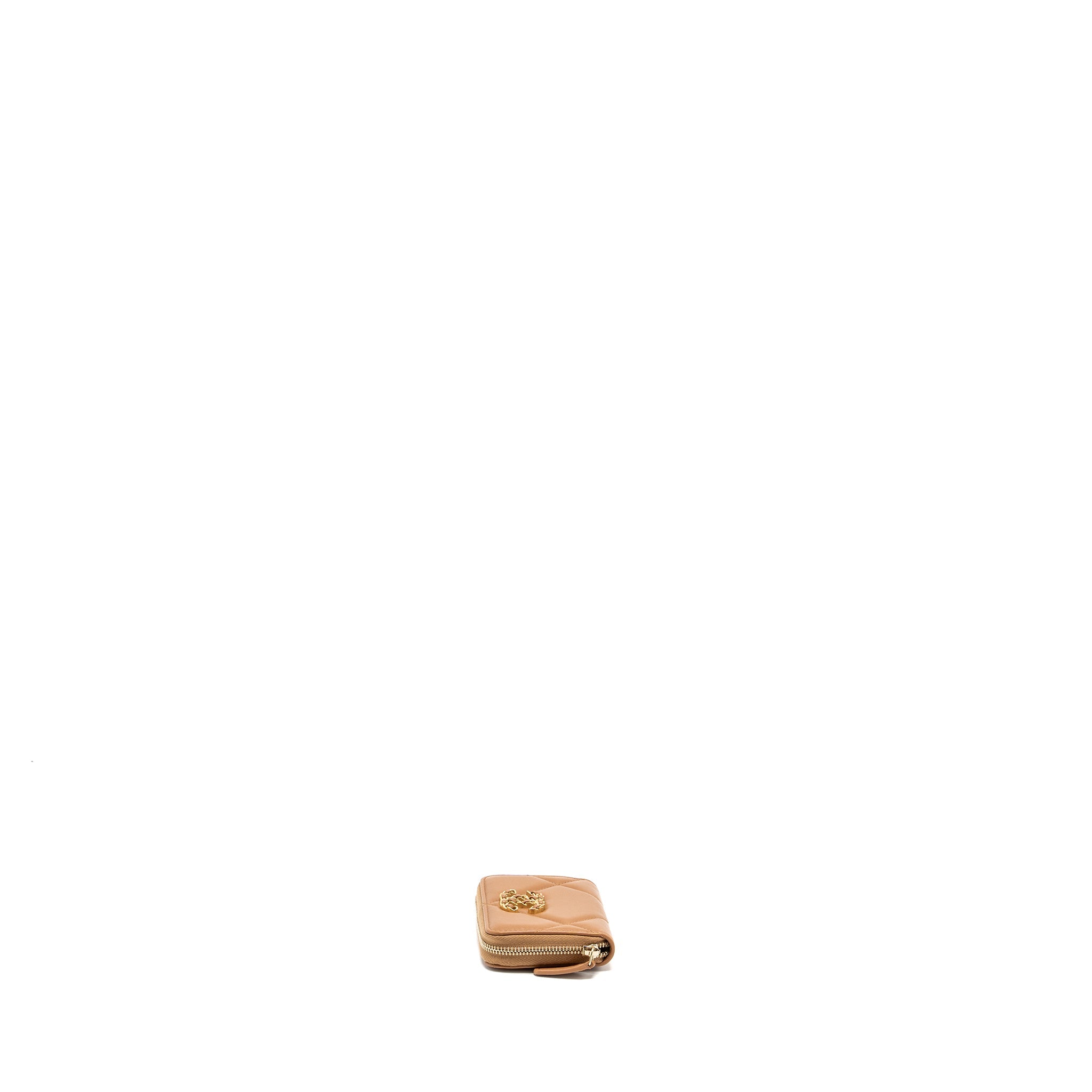 CHANEL 19 ZIP CARD HOLDER LAMBSKIN BEIGE GHW (MICROCHIP)