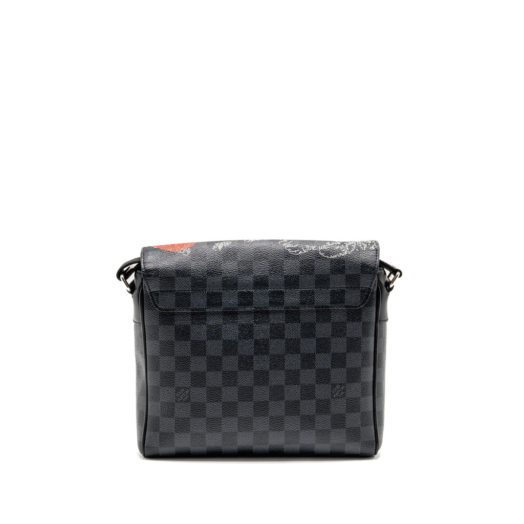 LOUIS VUITTON WORLD MAP DISTRICT MESSENGER BAG DAMIER GRAPHITE CANVAS SHW