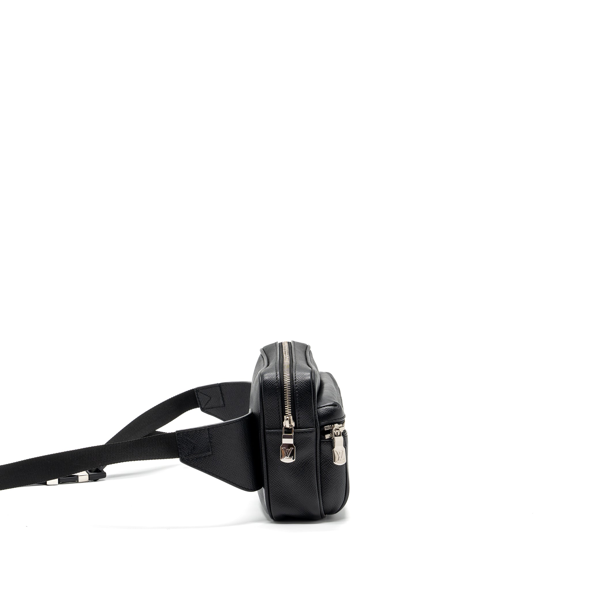 LOUIS VUITTON TAIGA BUM BAG OUTDOOR LEATHER BLACK SHW
