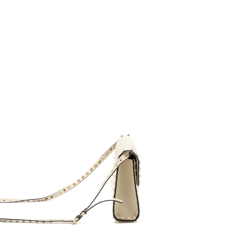 VALENTINO SMALL ROCKSTUD CROSSBODY BAG GRAINED CALFSKIN LIGHT IVORY LGHW