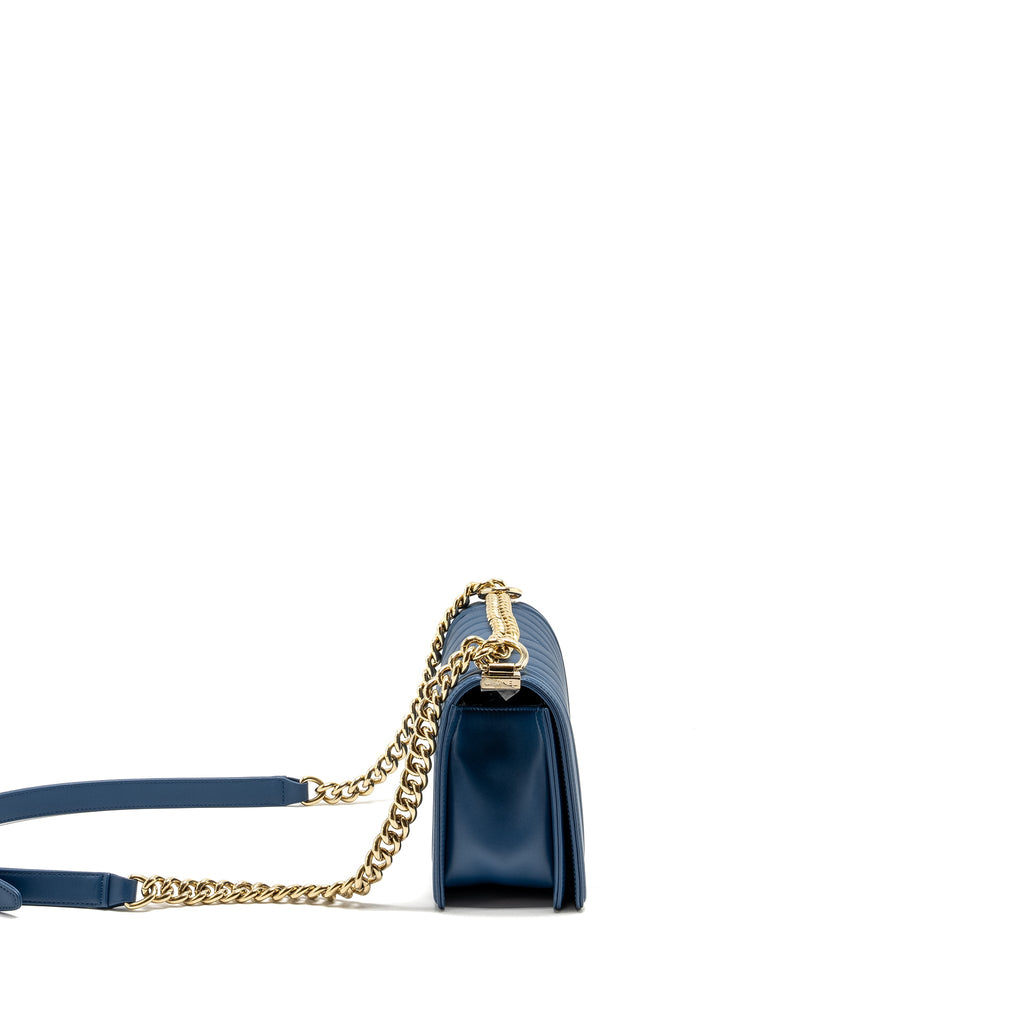 CHANEL MEDIUM CHEVRON BOY BAG CALFSKIN BLUE GHW