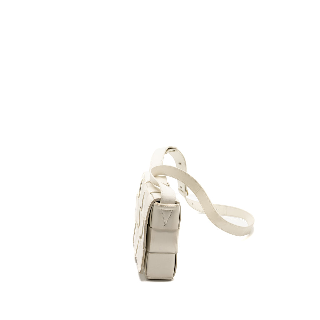 BOTTEGA VENETA SMALL CASSETTE BAG LAMBSKIN WHITE SHW