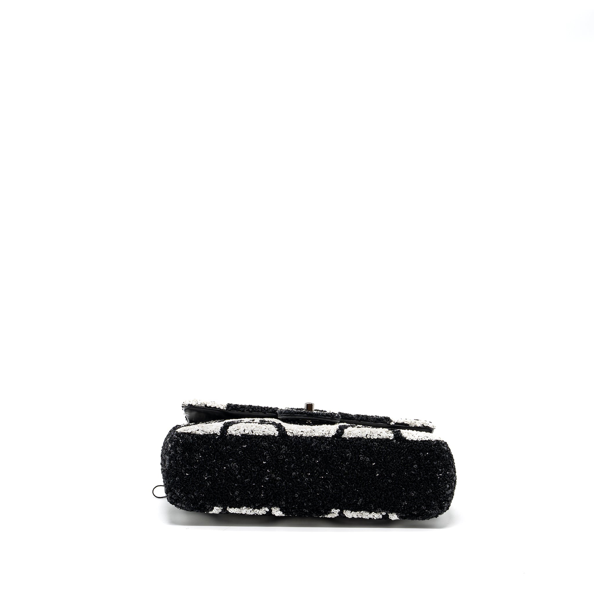 CHANEL 21P LIMITED EDITION FLAP BAG SEQUINS/ SATIN BLACK/ WHITE SHW