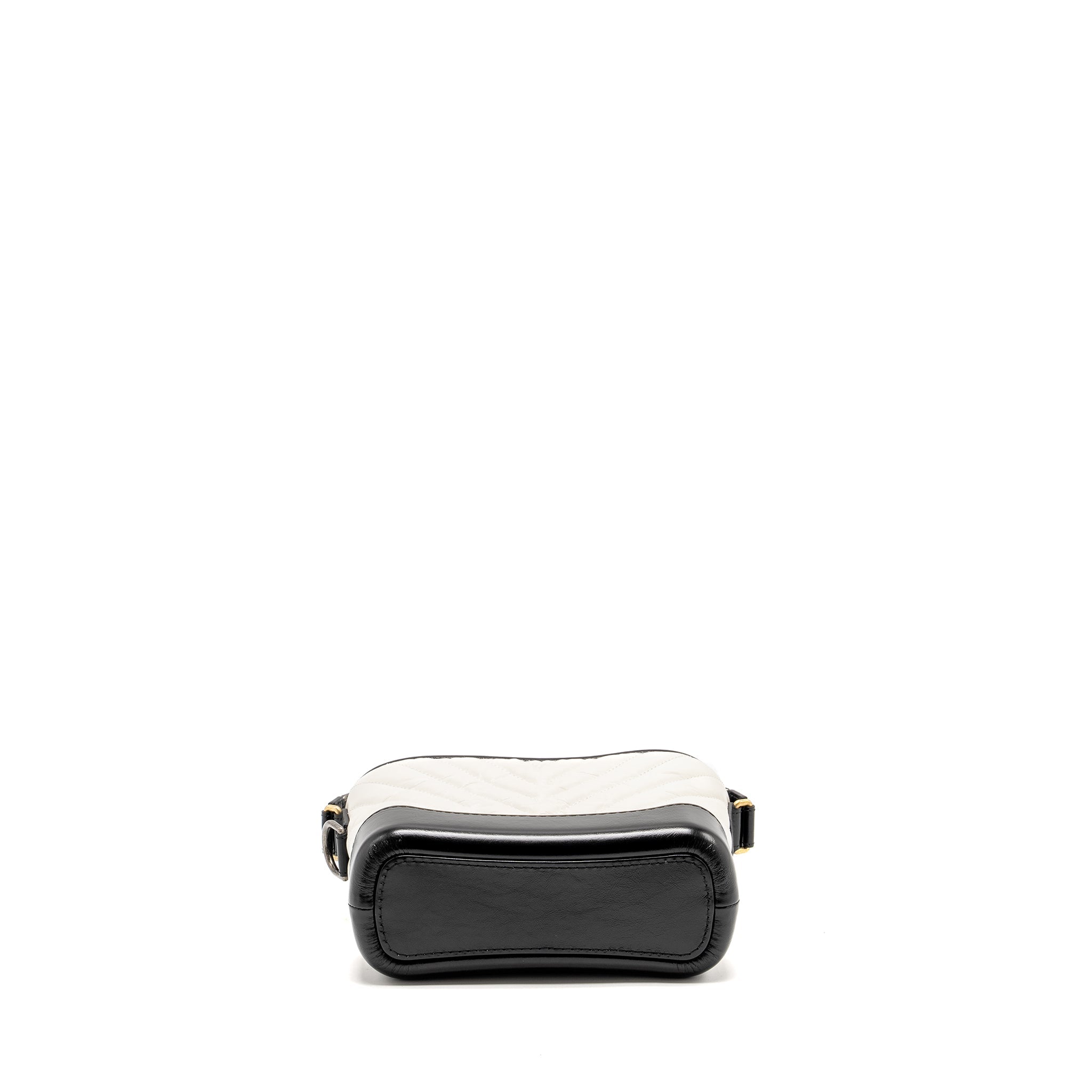 CHANEL SMALL CHEVRON GABRIELLE HOBO BAG CALFSKIN WHITE/BLACK MULTICOLOUR HARDWARE