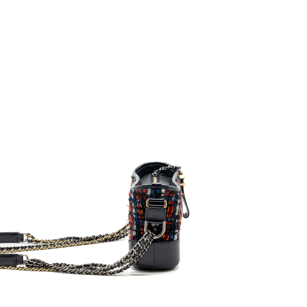 CHANEL SMALL GABRIELLE HOBO BAG TWEED/CALFSKIN MULTICOLOUR / MULTICOLOUR HARDWARE