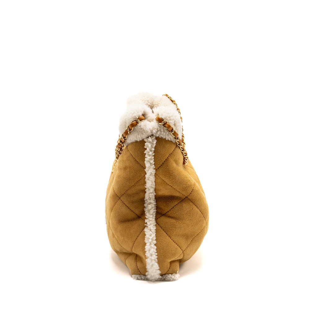 CHANEL MEDIUM 22 BAG QUILTED SHEARLING SUEDE CAMEL GHW (MICROCHIP)