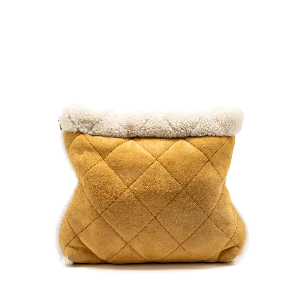 CHANEL MEDIUM 22 BAG QUILTED SHEARLING SUEDE CAMEL GHW (MICROCHIP)