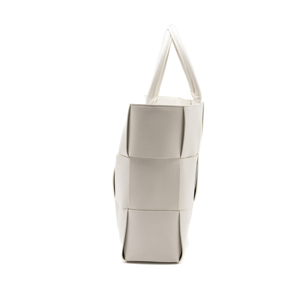 BOTTEGA VENETA LARGE ARCO TOTE BAG CALFSKIN WHITE SHW