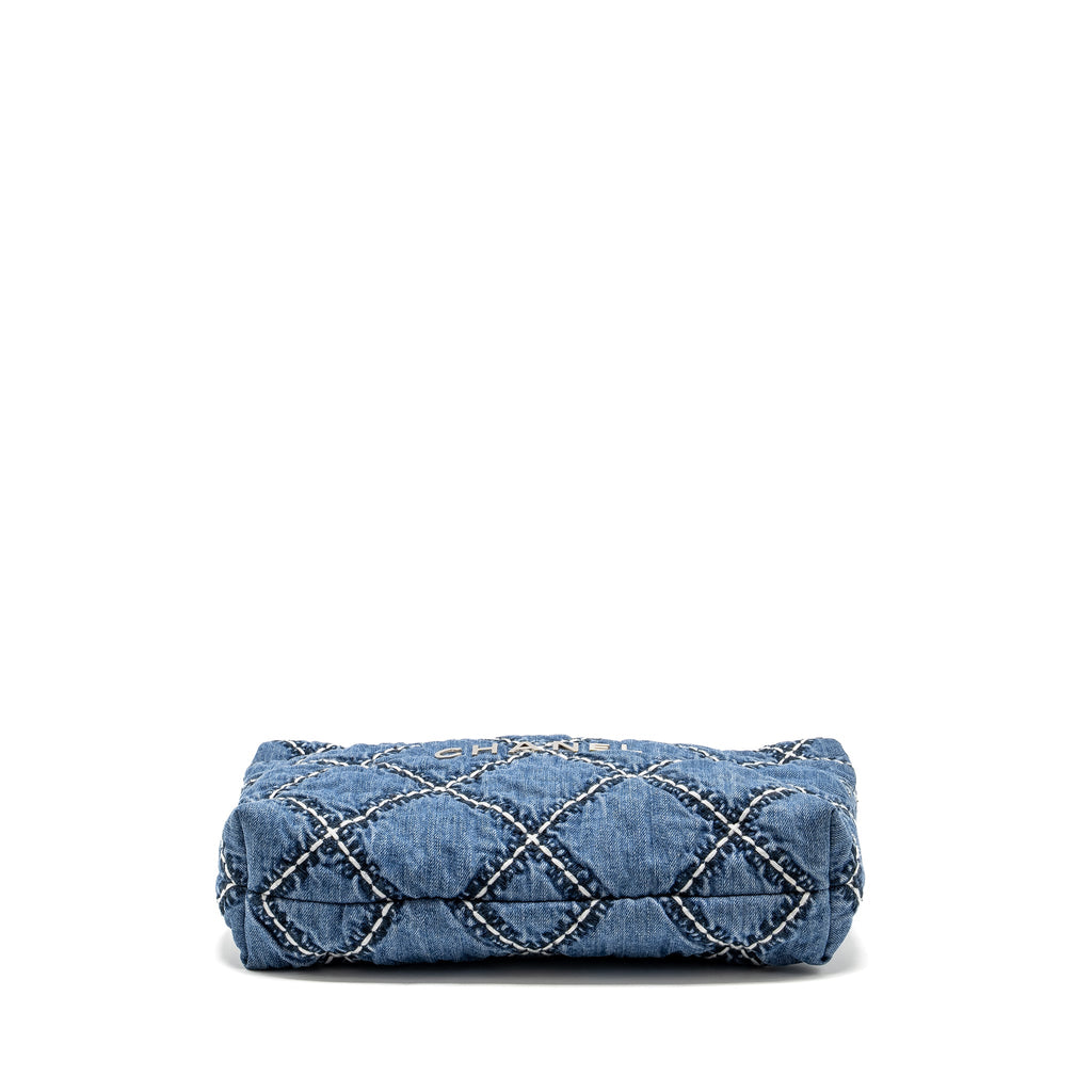 CHANEL SMALL 22 BAG DENIM BLUE/WHITE SHW (MICROCHIP)