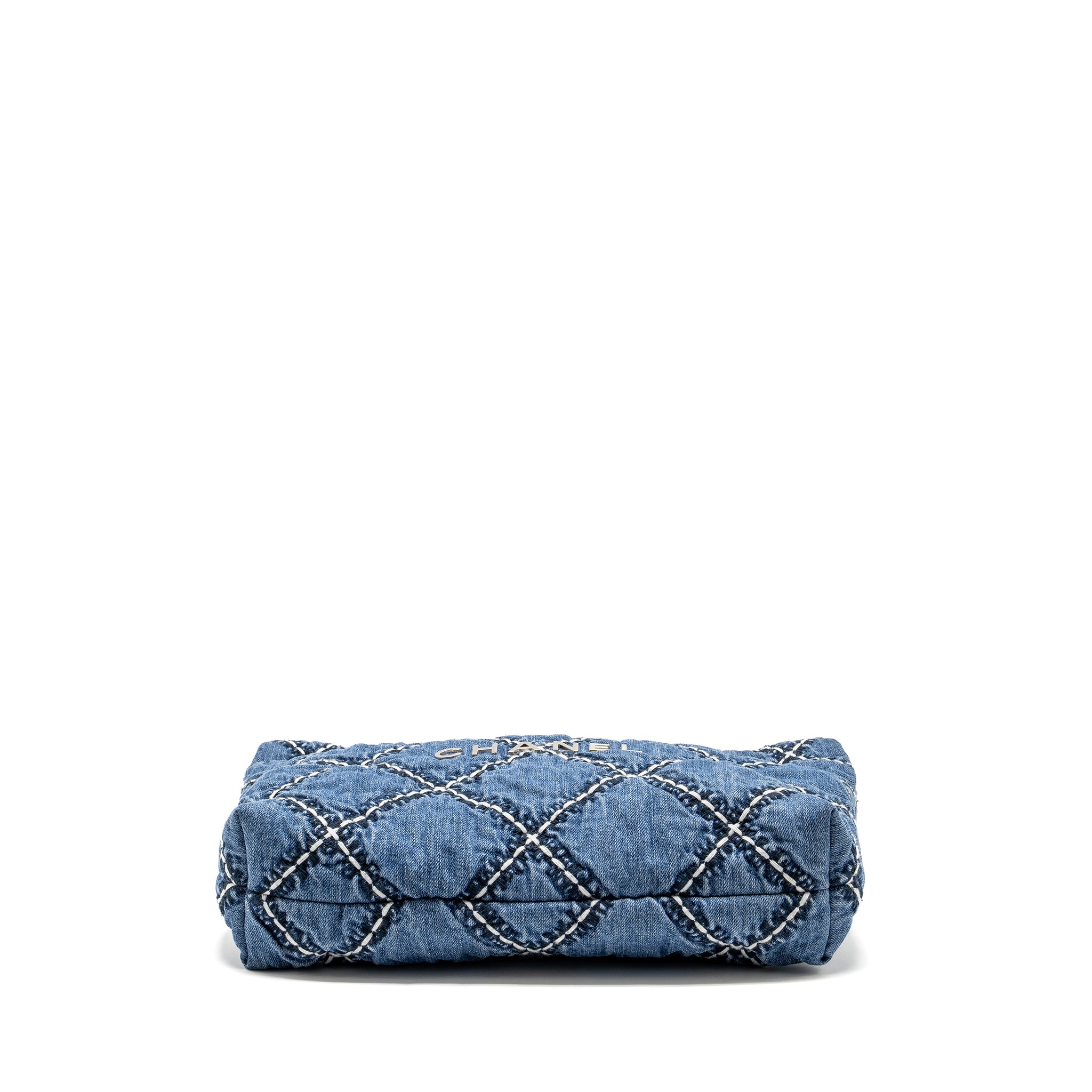 CHANEL SMALL 22 BAG DENIM BLUE/WHITE SHW (MICROCHIP)
