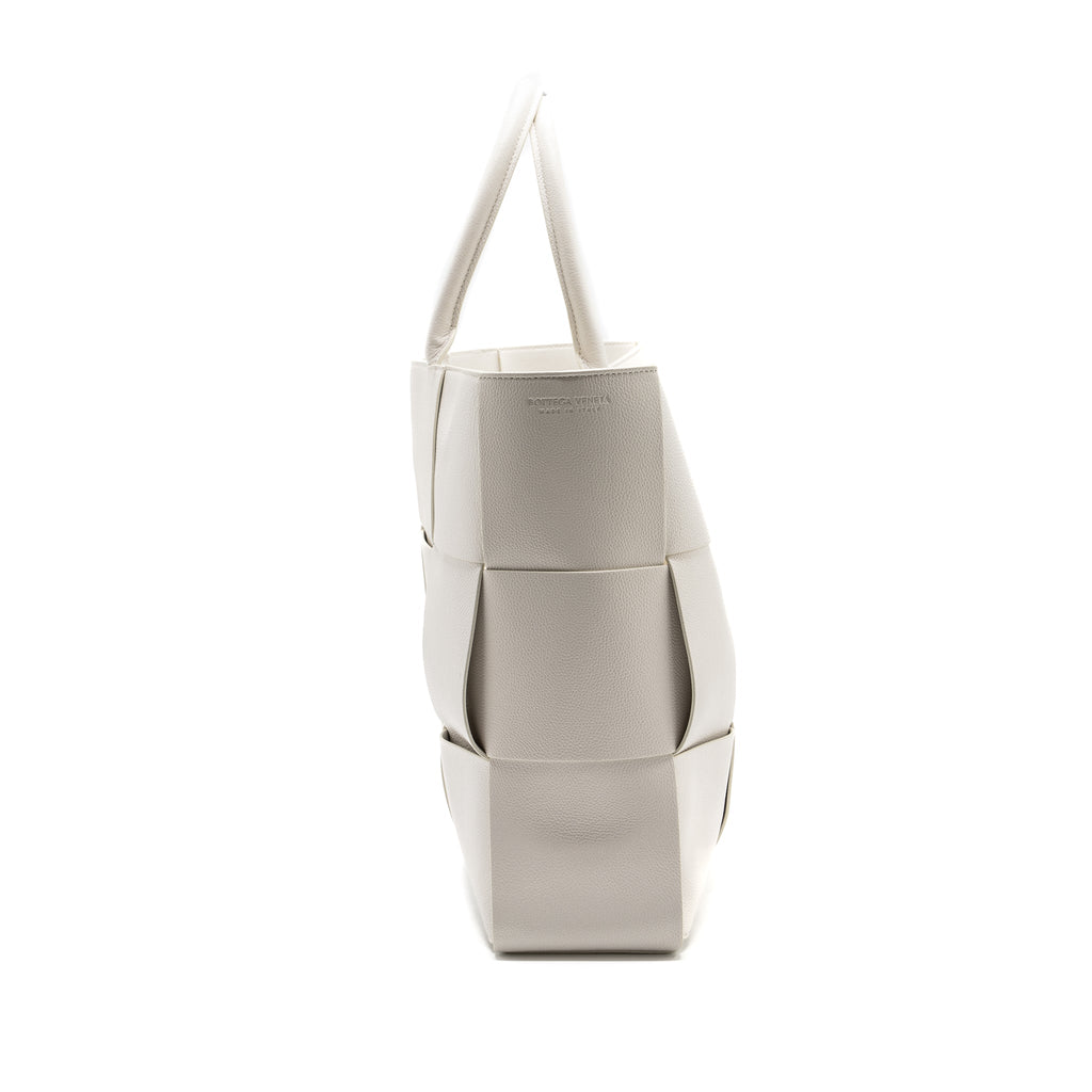 BOTTEGA VENETA LARGE ARCO TOTE BAG CALFSKIN WHITE SHW