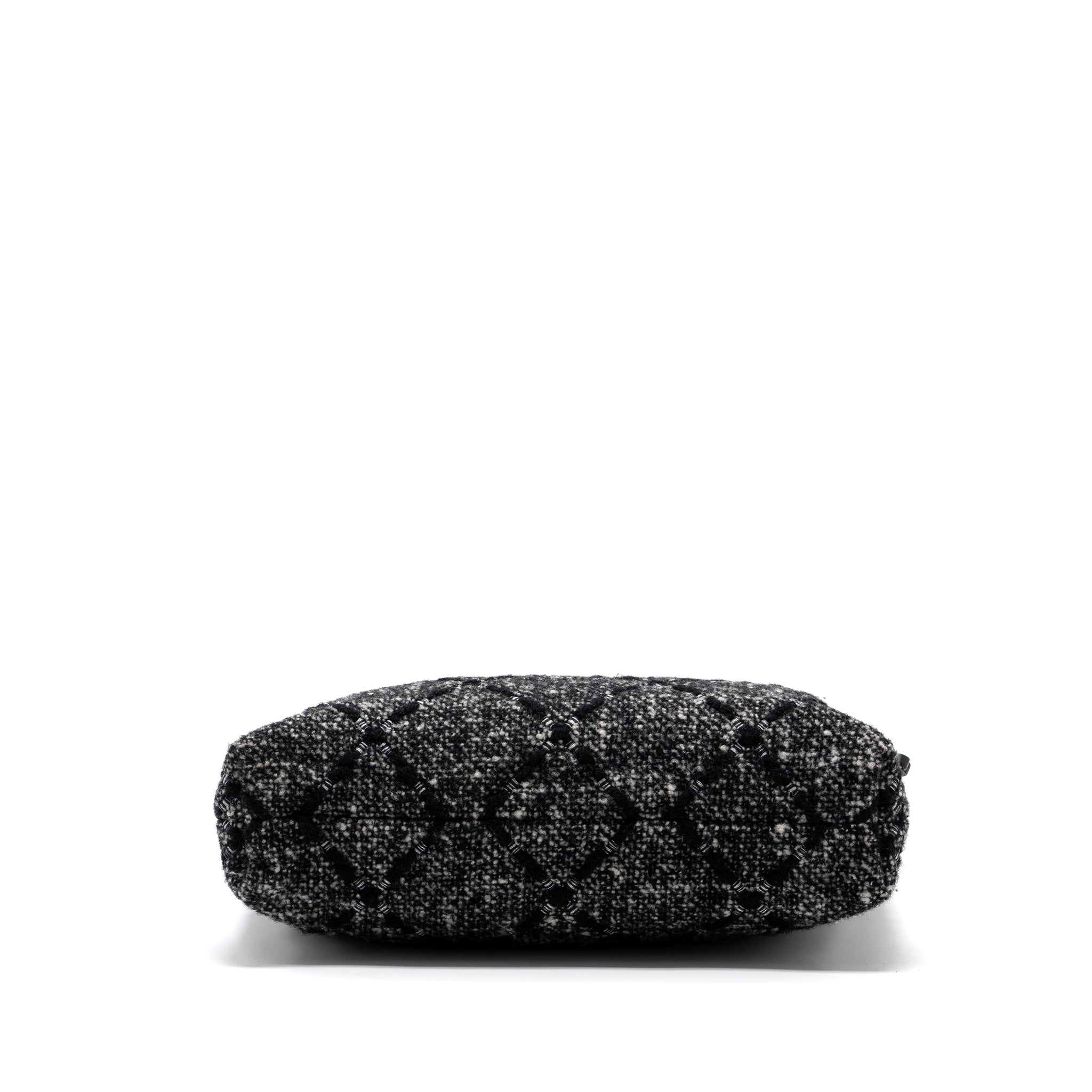 CHANEL MEDIUM 22 BAG TWEED BLACK / GREY GHW (MICROCHIP)