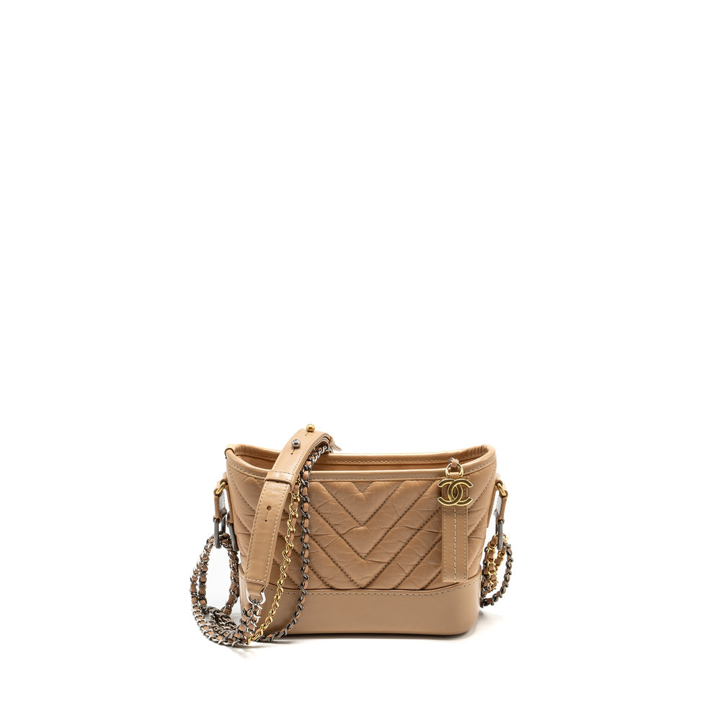 CHANEL SMALL CHEVRON GABRIELLE HOBO BAG CALFSKIN BEIGE MULTICOLOUR HARDWARE