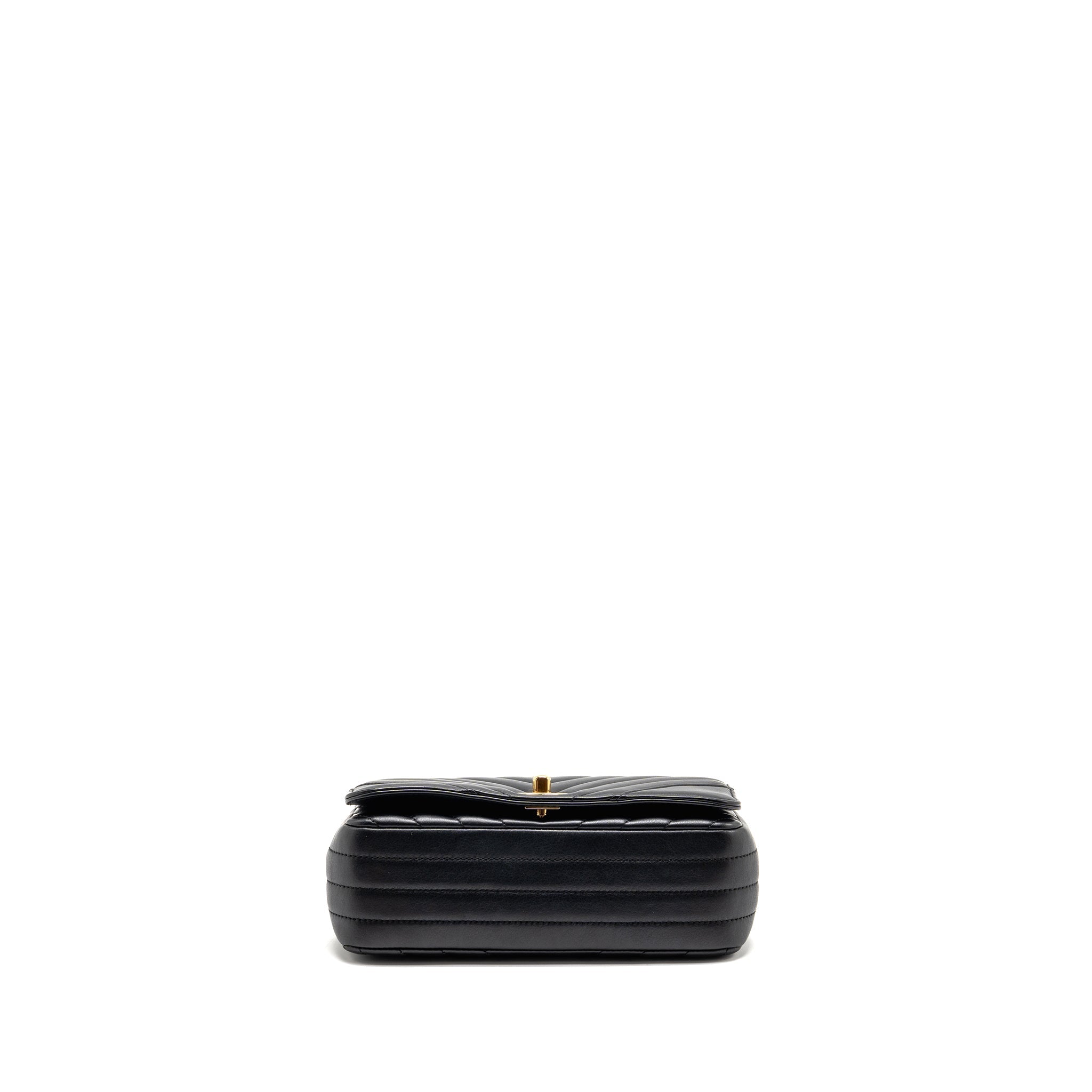 CHANEL CHEVRON FLAP BAG LAMBSKIN BLACK LGHW