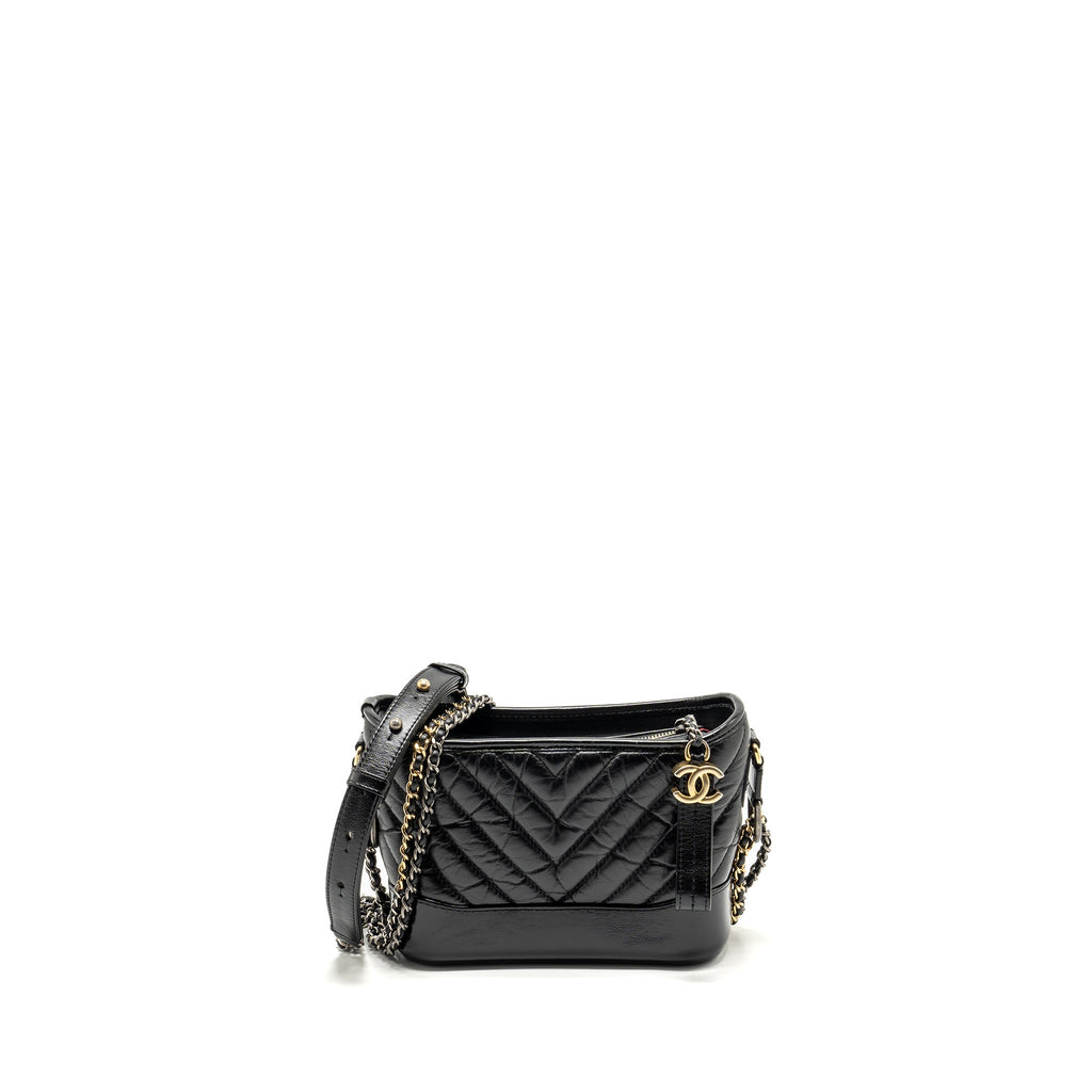 CHANEL SMALL CHEVRON GABRIELLE HOBO BAG CALFSKIN BLACK MULTICOLOUR HARDWARE