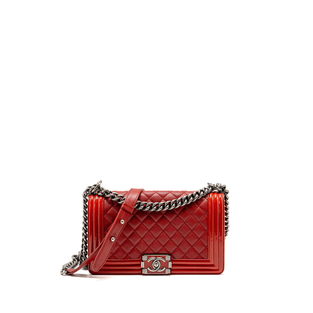 CHANEL MEDIUM BOY BAG CALFSKIN/PATENT RED RUTHENIUM SILVER HARDWARE
