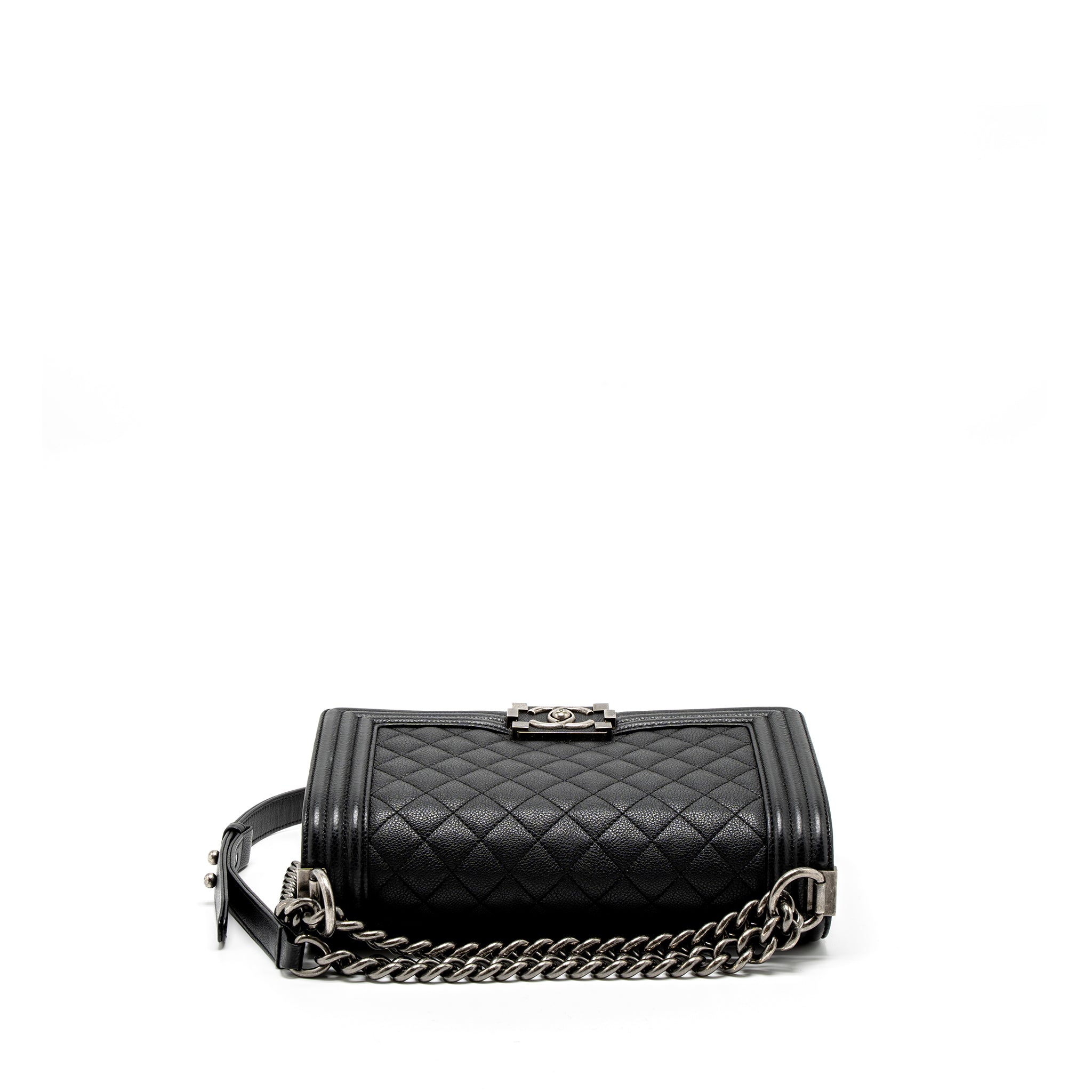 CHANEL MEDIUM BOY BAG GRAINED CALFSKIN BLACK RUTHENIUM HARDWARE