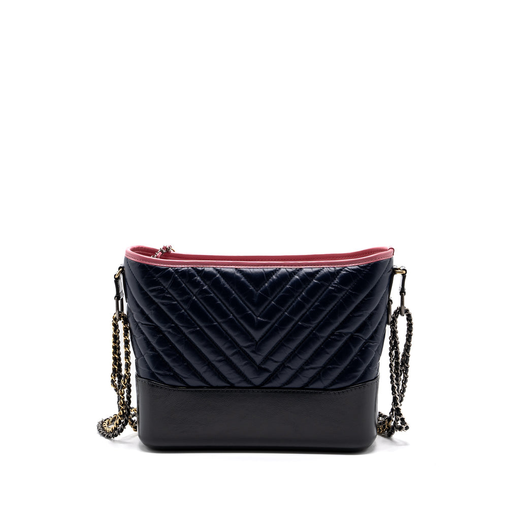 CHANEL LARGE GABRIELLE HOBO BAG CHEVRON CALFSKIN MULTICOLOR DARK BLUE/ DARK GREY / PINK WITH MULTICOLOURED HARDWARE