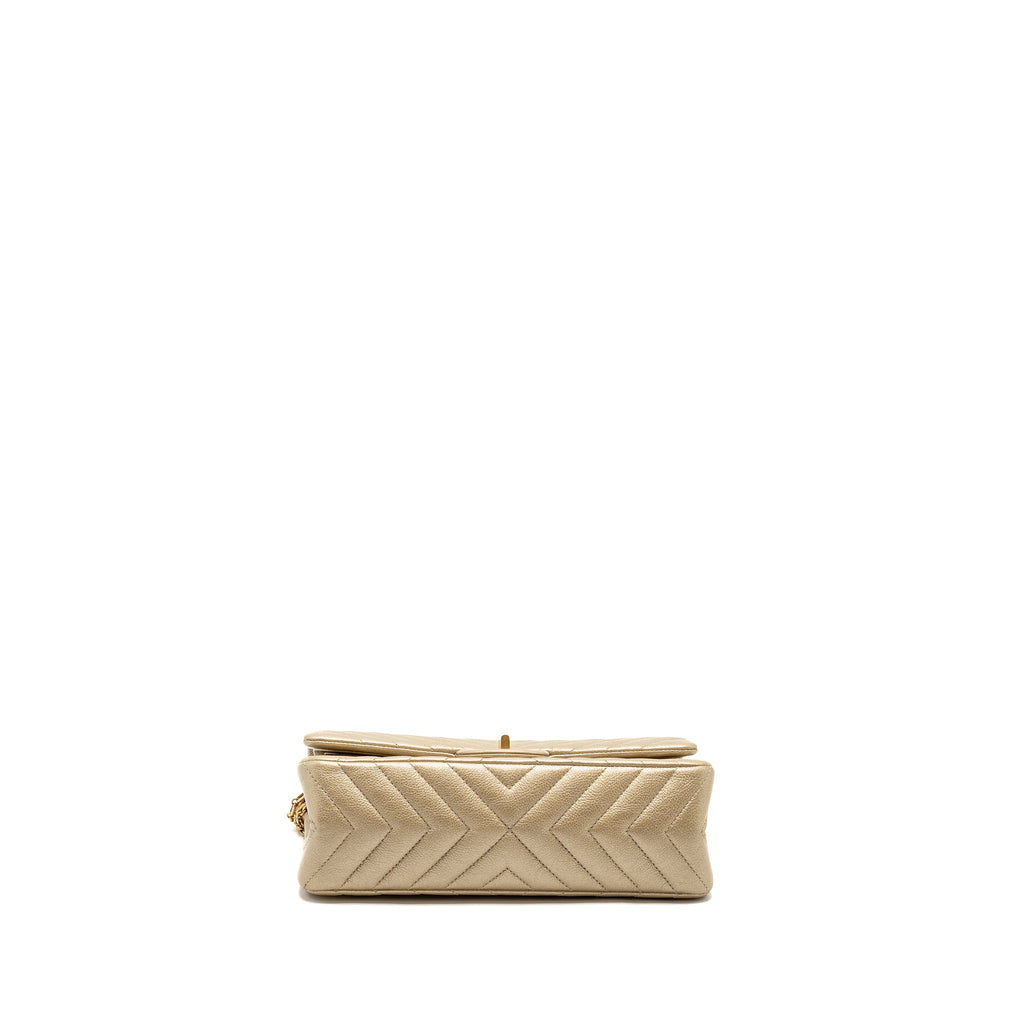CHANEL SMALL 2.55 REISSUE CHEVRON FLAP BAG CALFSKIN GOLD GHW
