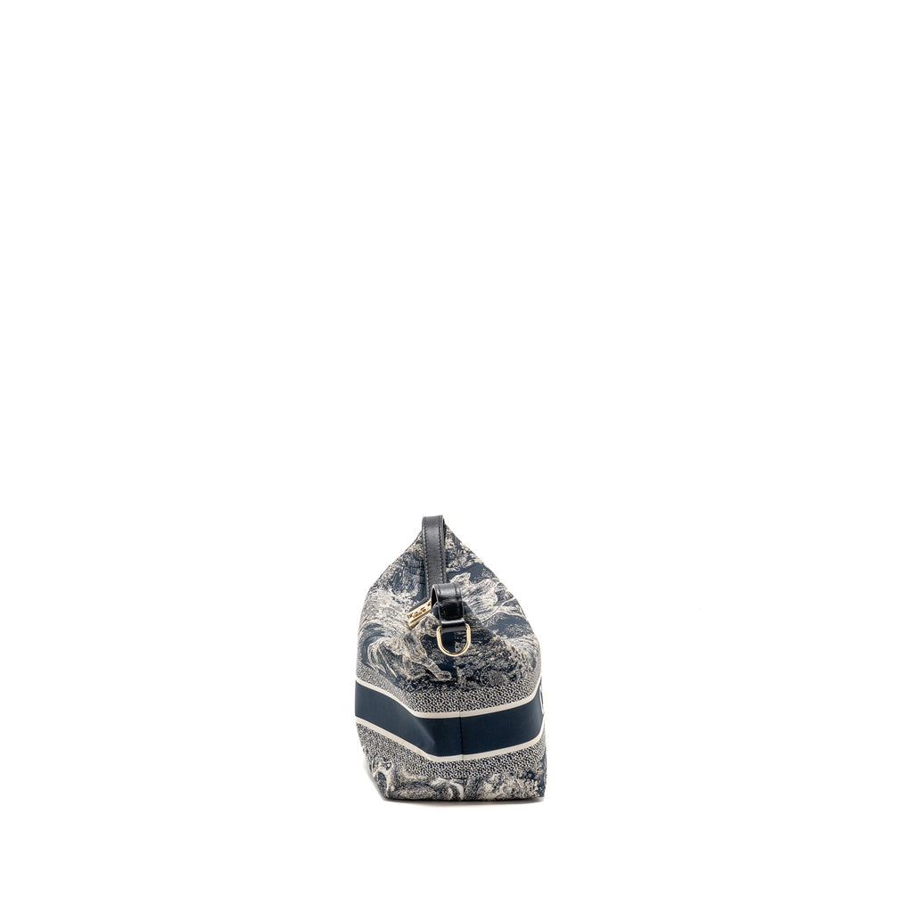 DIOR MEDIUM DIORTRAVEL NOMAD POUCH TOILE DE JOUY REVERSE TECHNICAL FABRIC BLUE LGHW