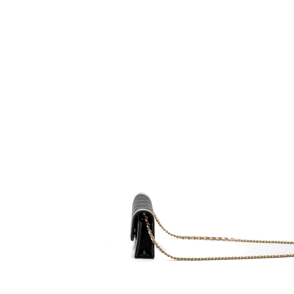 CHANEL 23B FLAP PHONE HOLDER LAMBSKIN BLACK/ WHITE LGHW (MICROCHIP)