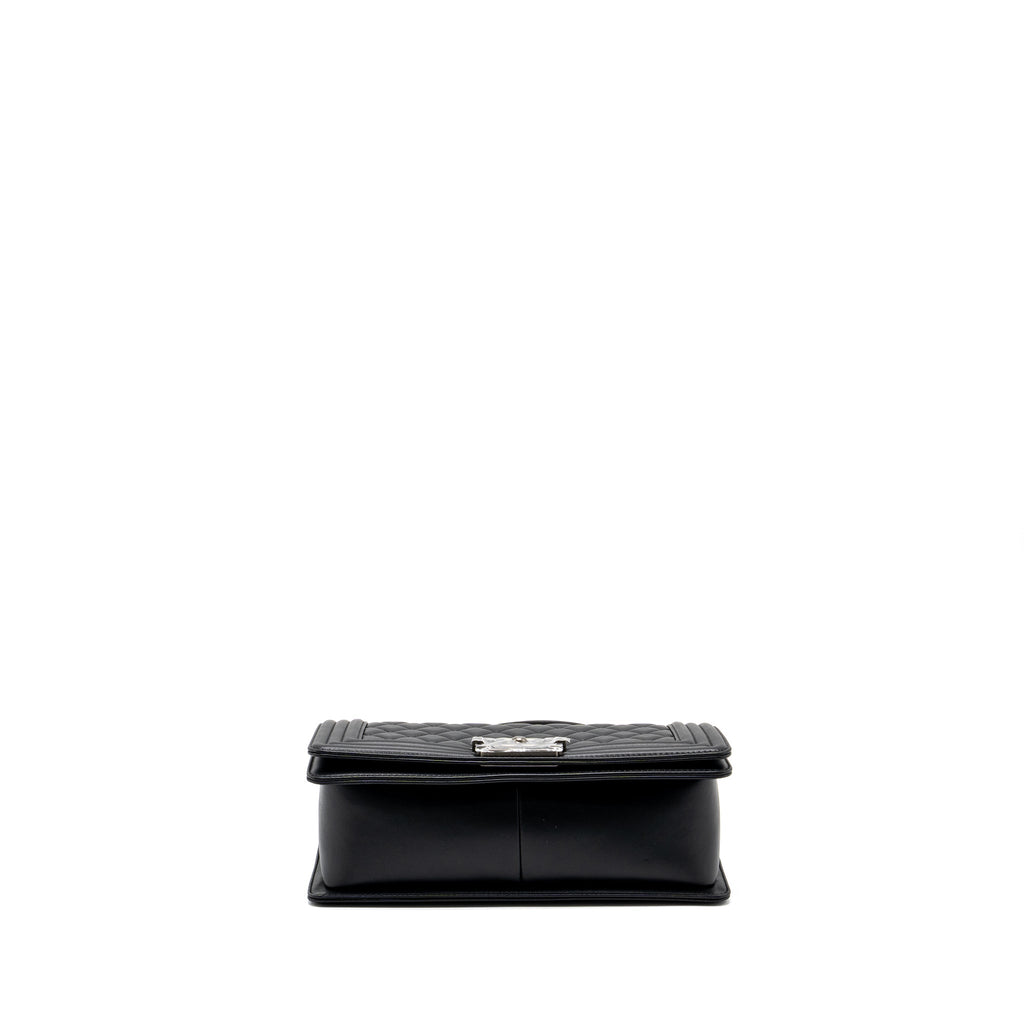 CHANEL MEDIUM BOY BAG CALFSKIN BLACK RUTHENIUM HARDWARE