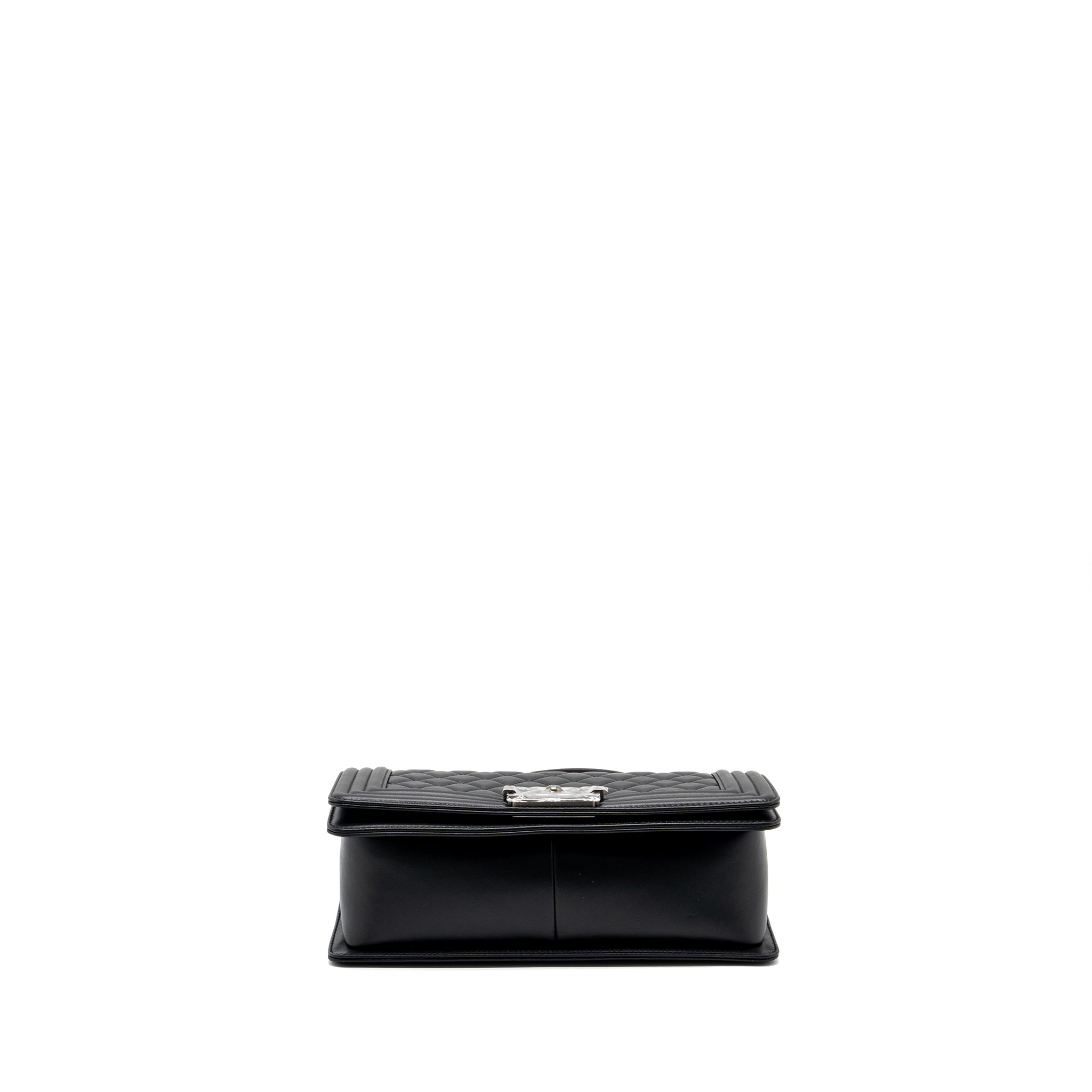 CHANEL MEDIUM BOY BAG CALFSKIN BLACK RUTHENIUM HARDWARE