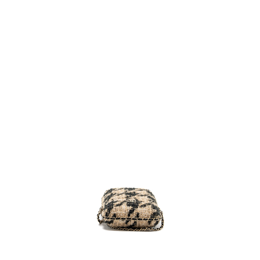 CHANEL VERTICAL PHONE CASE TWEED MULTICOLOR BLACK / LIGHT BROWN LGHW