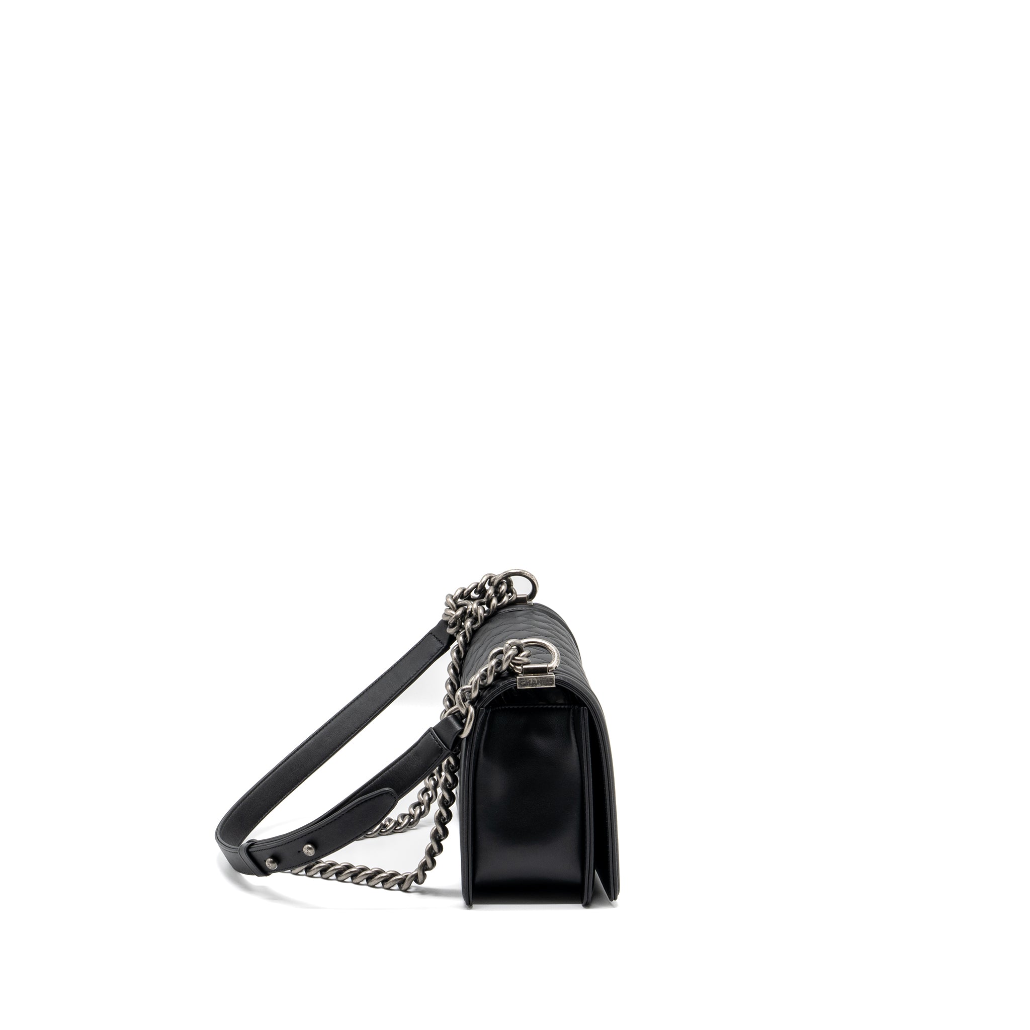 CHANEL MEDIUM BOY BAG CALFSKIN BLACK RUTHENIUM HARDWARE
