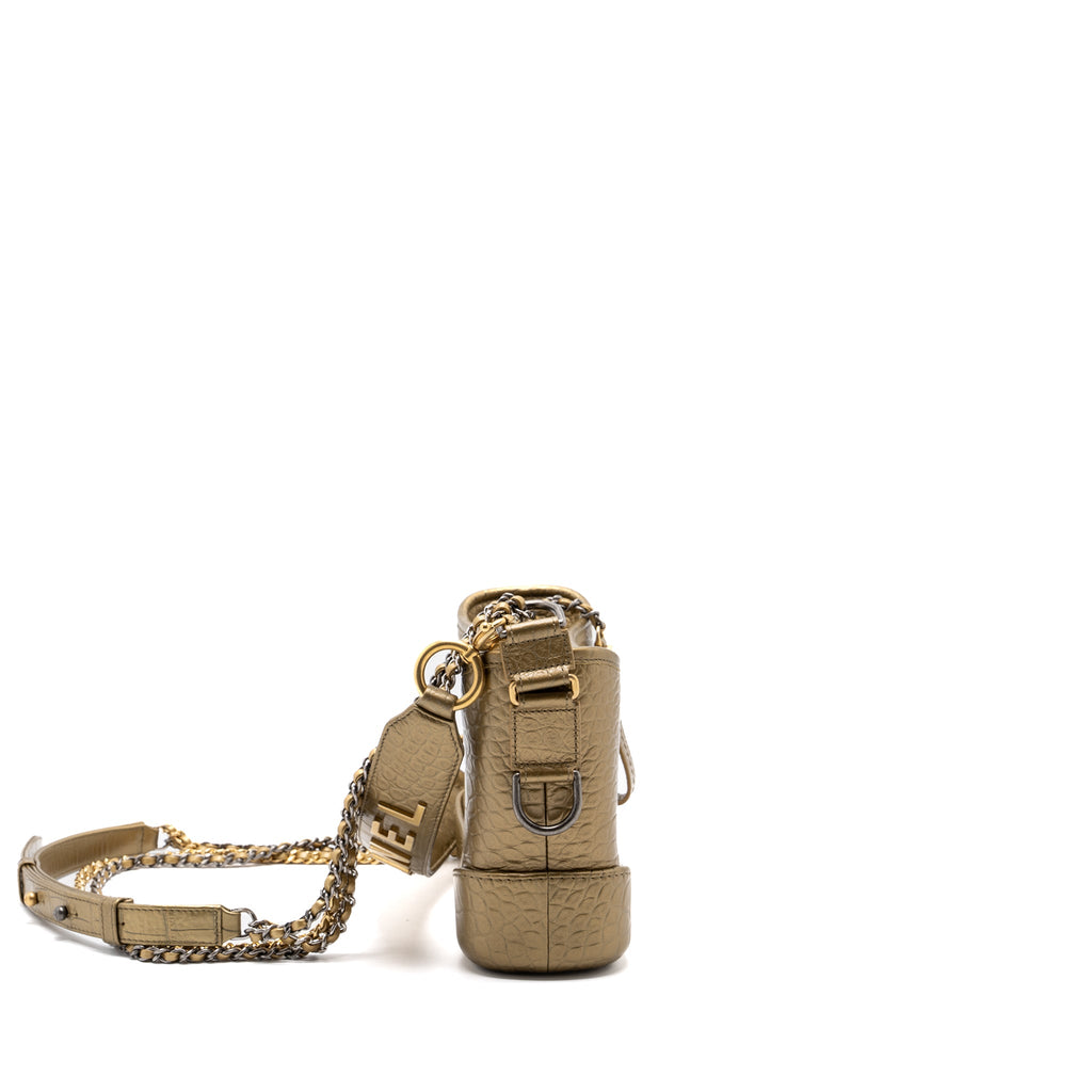 CHANEL SMALL GABRIELLE HOBO BAG WITH TOP HANDLE CROC-EMBOSSED CALFSKIN GOLD MULTICOLOUR HARDWARE