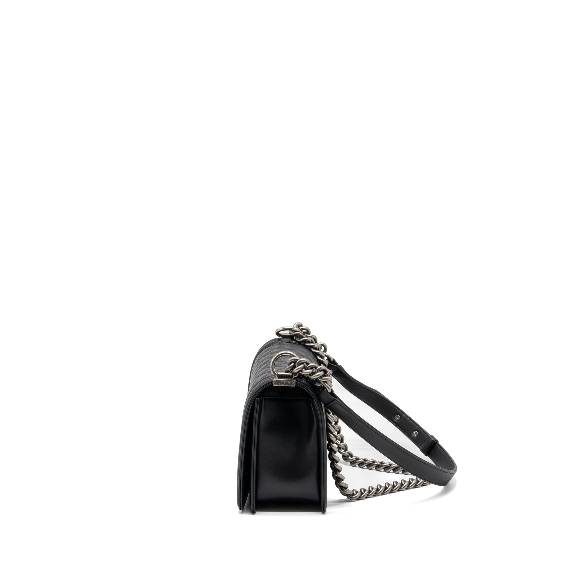 CHANEL MEDIUM BOY BAG CALFSKIN BLACK RUTHENIUM HARDWARE