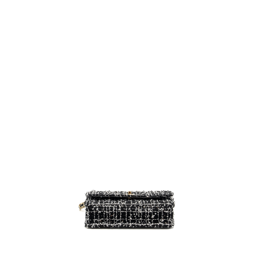 CHANEL 24P DETAIL CHAINS WALLET ON CHAIN TWEED/SEQUINS BLACK/WHITE LGHW (MICROCHIP)