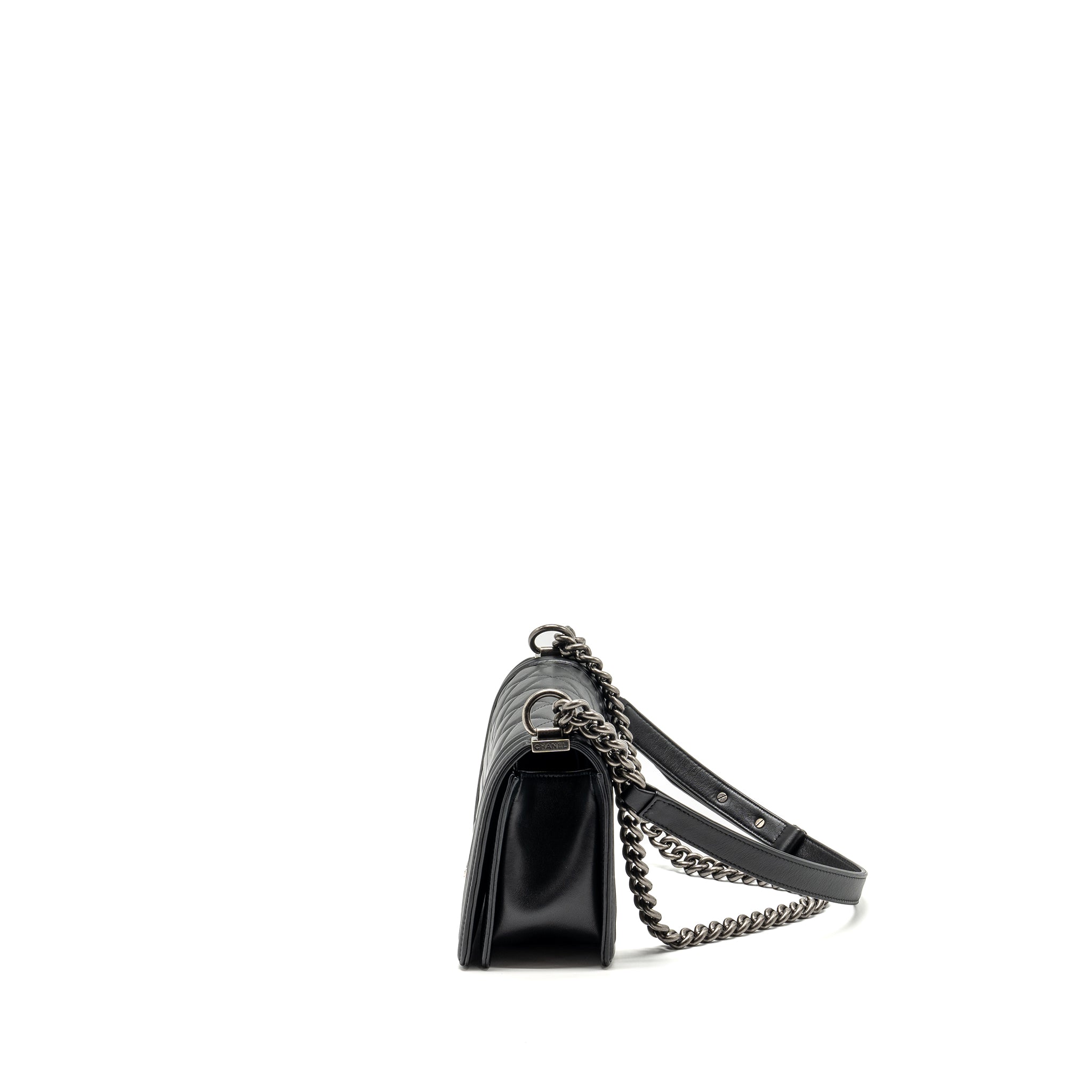 CHANEL MEDIUM BOY BAG CALFSKIN BLACK RUTHENIUM HARDWARE