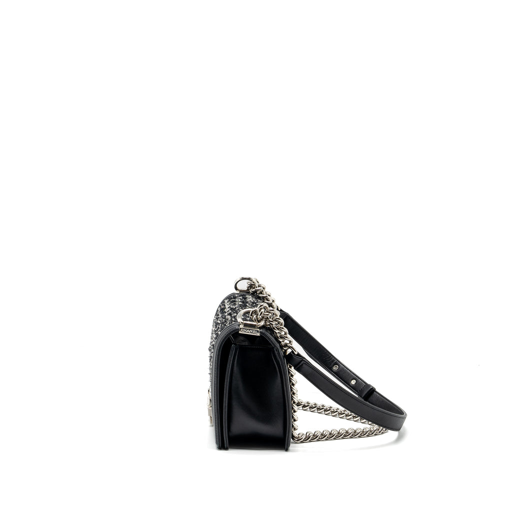 CHANEL MEDIUM BOY BAG TWEED/CALFSKIN BLACK/MULTICOLOUR SHW