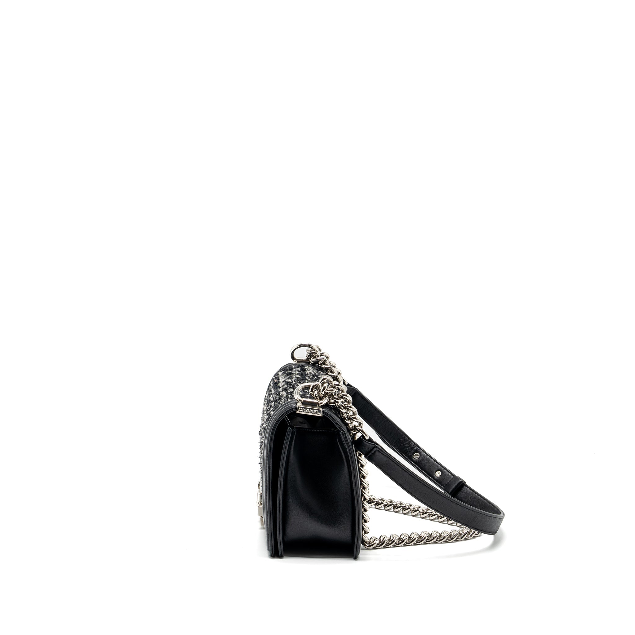 CHANEL MEDIUM BOY BAG TWEED/CALFSKIN BLACK/MULTICOLOUR SHW