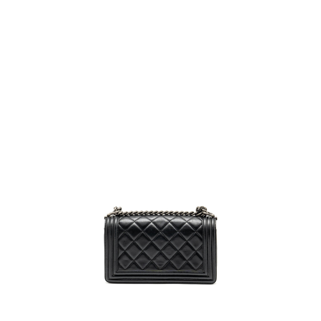 CHANEL MEDIUM BOY BAG CALFSKIN BLACK RUTHENIUM HARDWARE