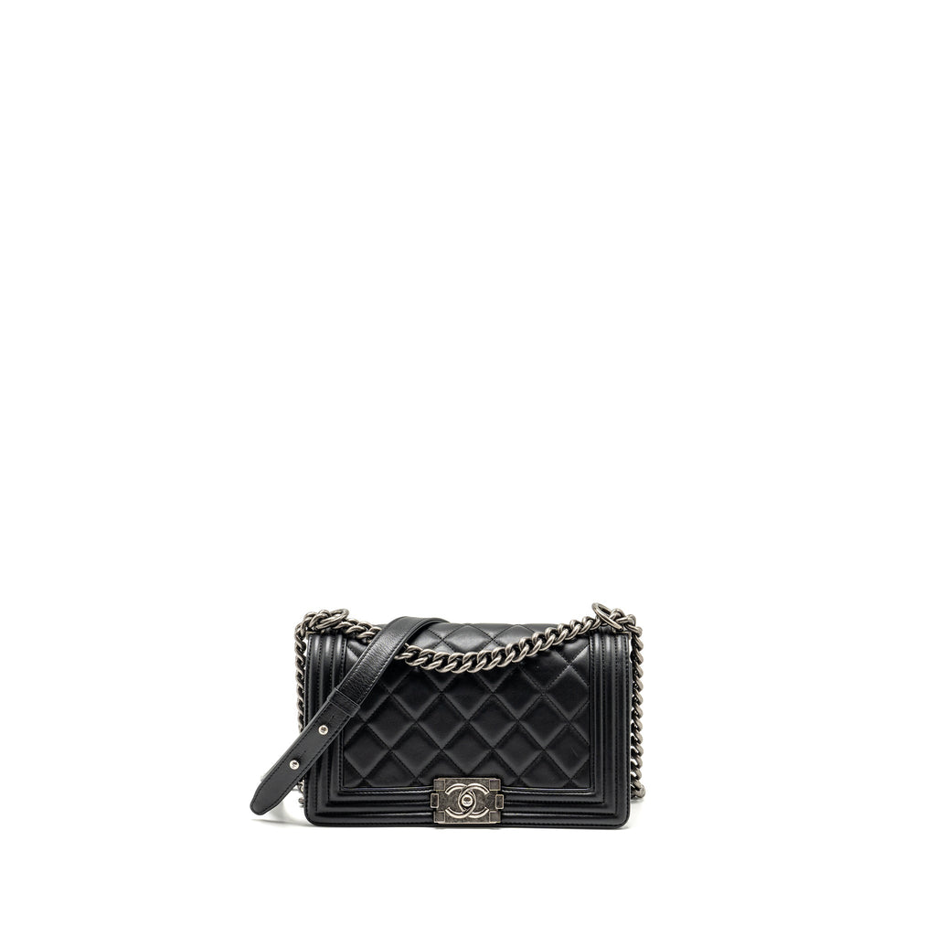 CHANEL MEDIUM BOY BAG CALFSKIN BLACK RUTHENIUM HARDWARE