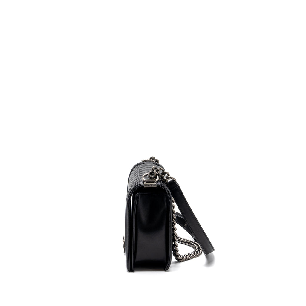 CHANEL NEW MEDIUM BOY BAG LAMBSKIN BLACK RUTHENIUM HARDWARE