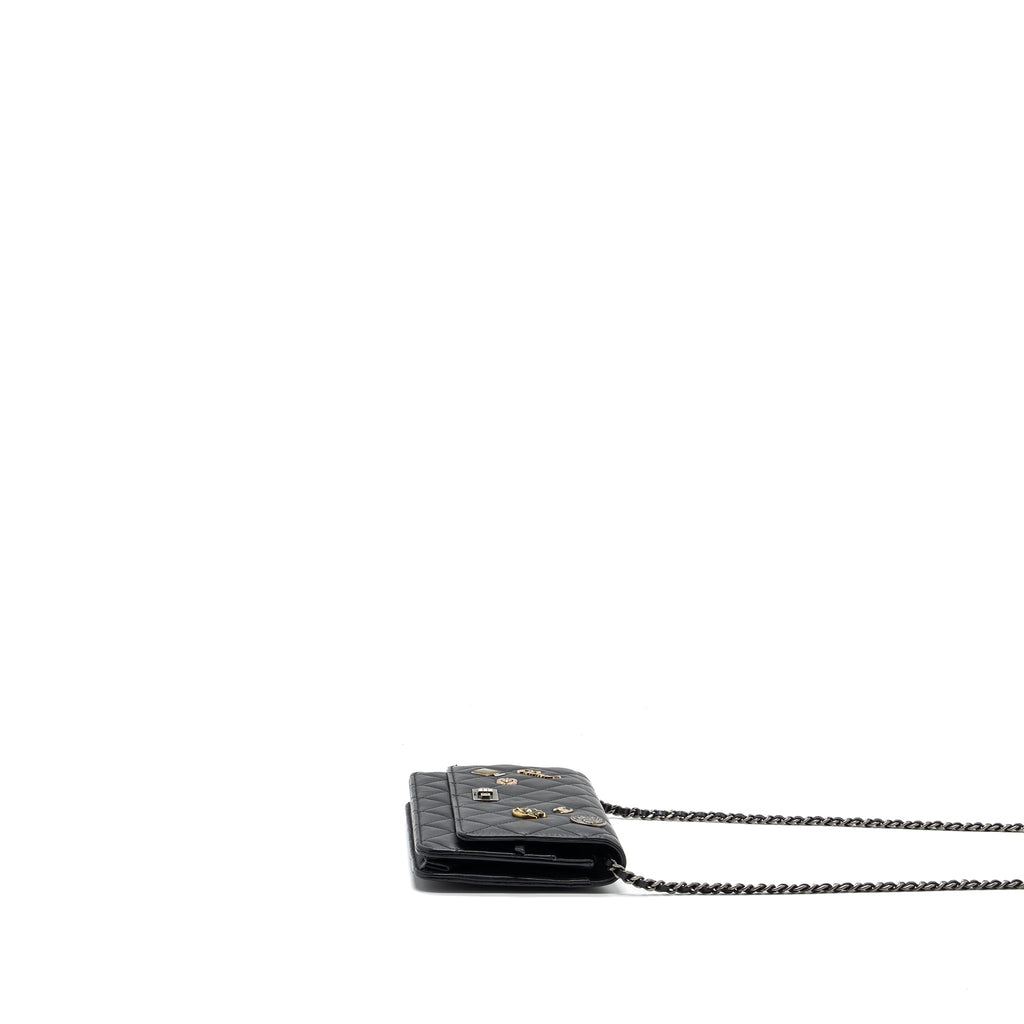 CHANEL 2.55 REISSUE LUCKY CHARMS WALLET ON CHAIN AGED CALFSKIN BLACK RUTHENIUM HARDWARE