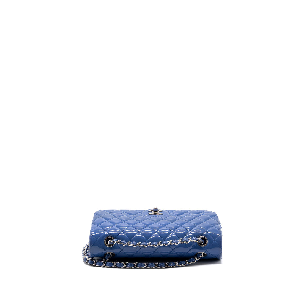 CHANEL MEDIUM CLASSIC DOUBLE FLAP BAG PATENT LIGHT BLUE SHW